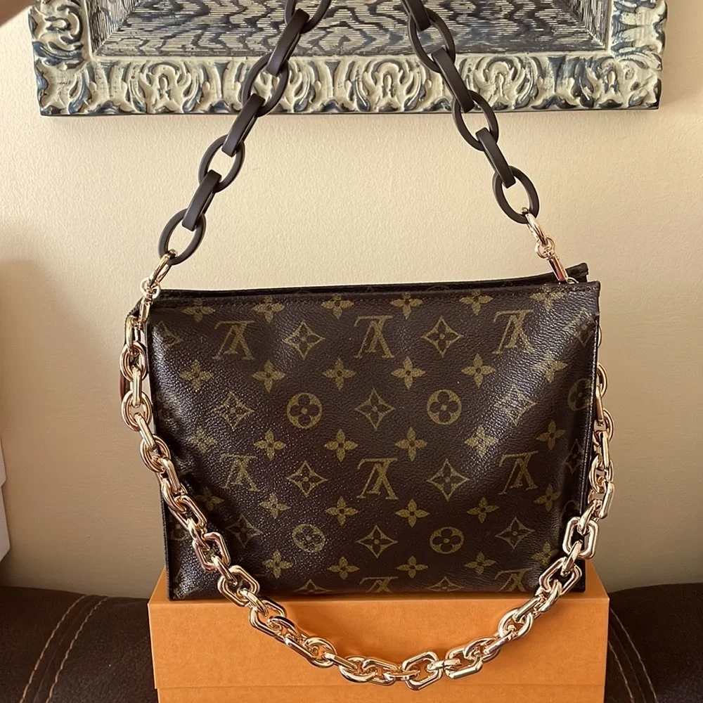 Louis Vuitton monogram toiletry 26 - Picture 5 of 17